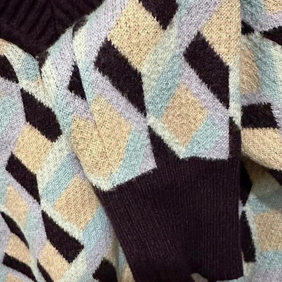 082 Forever 21 | EUC Geometric Purple V-Neck Cropped Sweater (Size S) - Picture 5 of 8